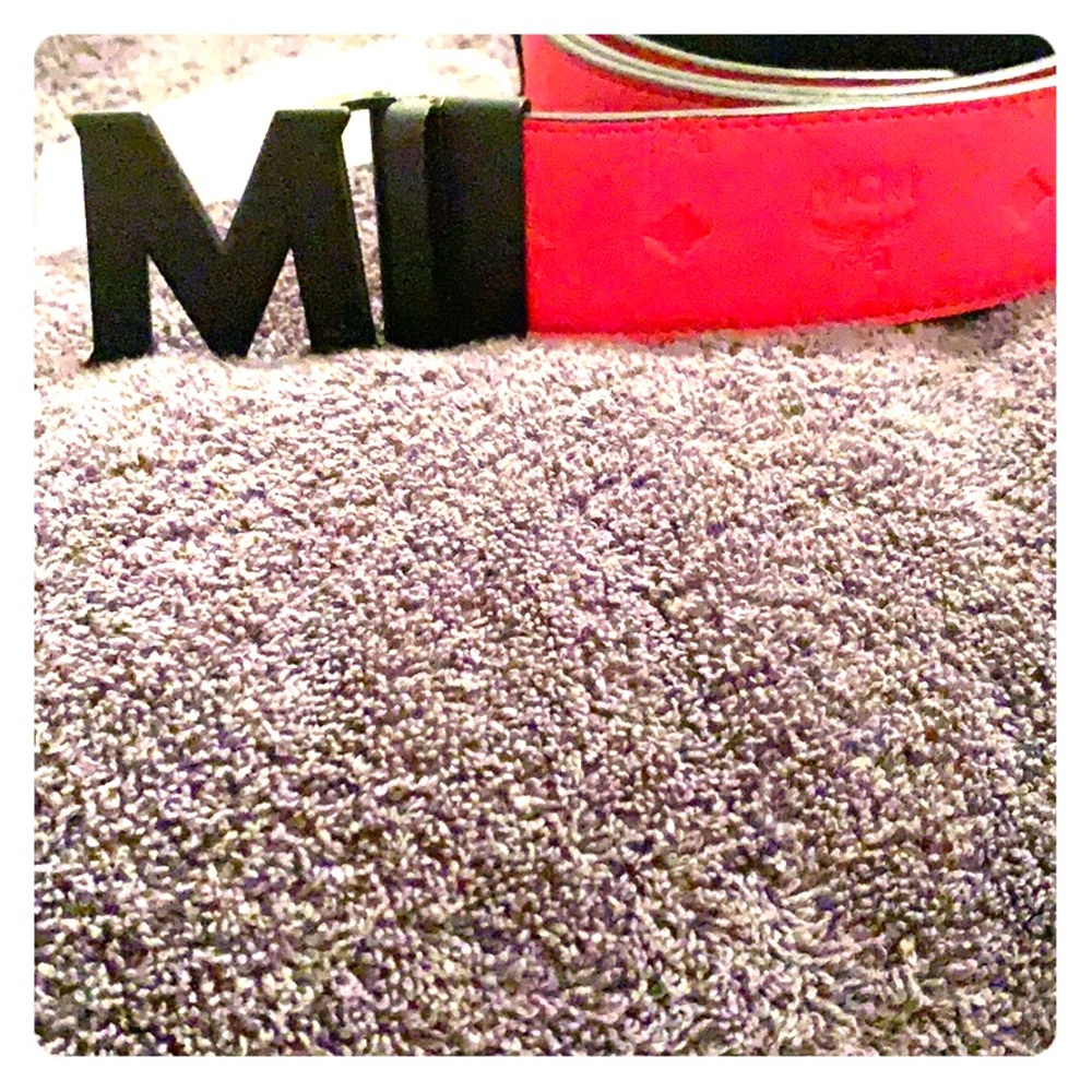 MCM VIVA RED Belt with black hardware
